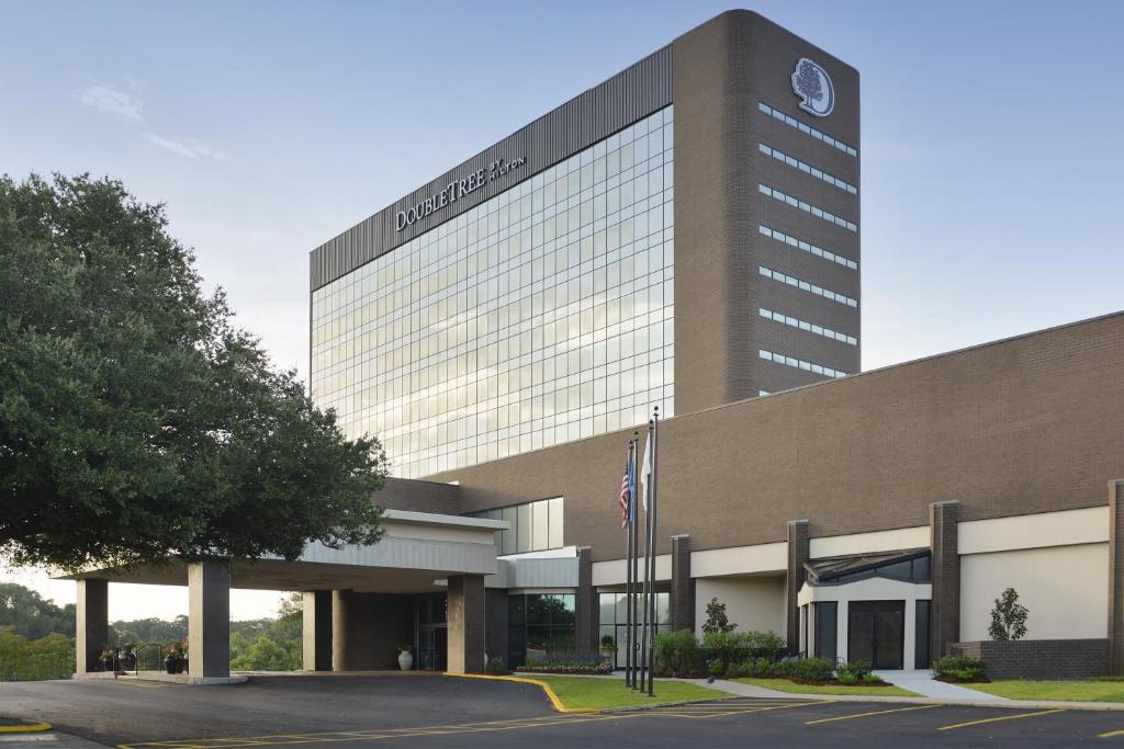 DoubleTree by Hilton Lafayette Main image 1